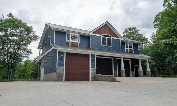 Interlochen House | Grand Traverse Therapy-Hot Tub/PoolTable/AC