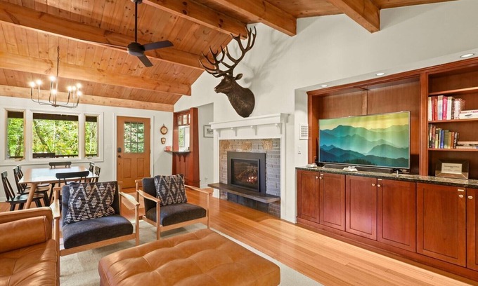 Banner Elk Cottage | Grandfather Cottage-Banner Elk-3BR/2.5BA, WFIF, AC Fire Pit