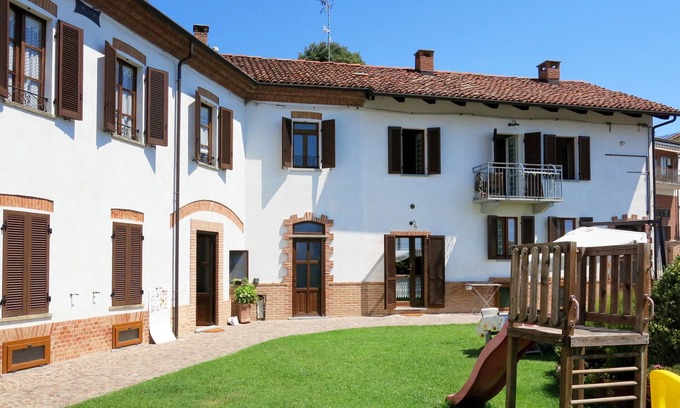 Cossombrato House | Grappolo + Margherita by Interhome