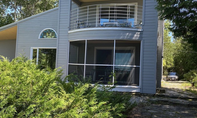 Sturgeon Bay House | Gray Gull Cottage-Waterfront Home