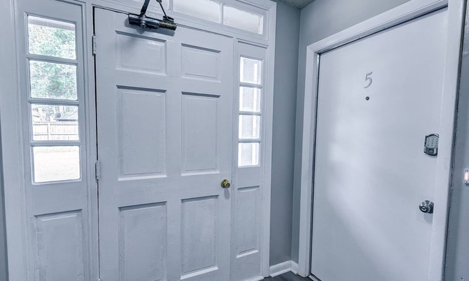 Hannon Park Condo | Great 2 and bedroom near downtown