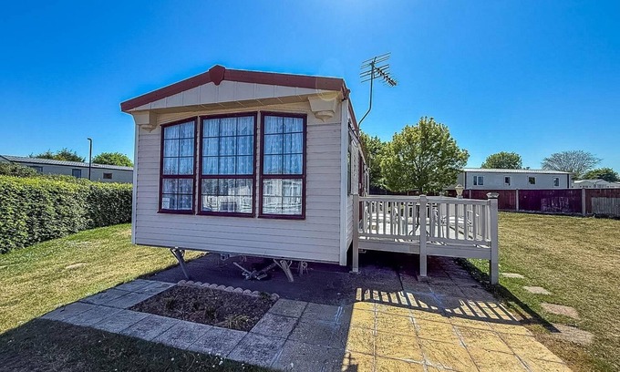 Great Yarmouth House | Great 6 berth caravan for hire at Cherry Tree Holiday Park in Norfolk ref 70801C
