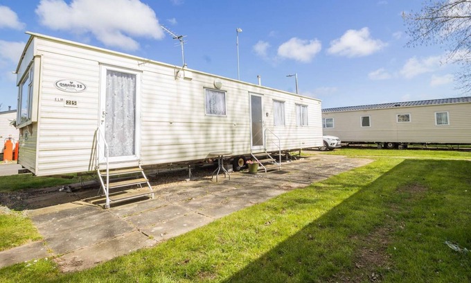 Skegness House | Great 8 berth caravan for hire at Southview Holiday Park in Skegness ref 33025E