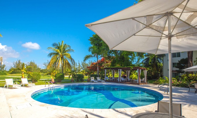 Zona Hotelera Apartment | Great apartment in Cancun, pool & parking.