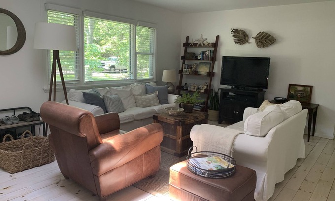 Barnes Landing Cottage | Great Beach Cottage Just Minutes From Amagansett!