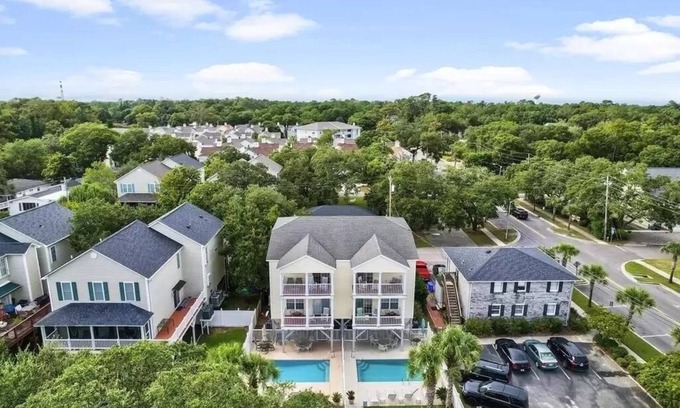 Surfside Beach House | Great Beach House-Private Pool- 3 min walk to the beach, new pier & restaurants