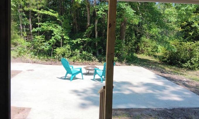Clara Cabin | GREAT Cabin Near Maynor Creek! Just 25 min to home of HGTV Hometown Laurel, MS