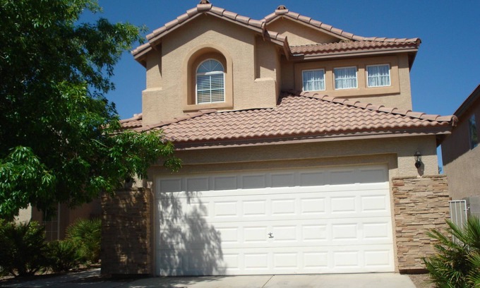Paradise House | GREAT/CONVENIENT LOCATION CLOSE TO AIRPORT AND CITY PARK