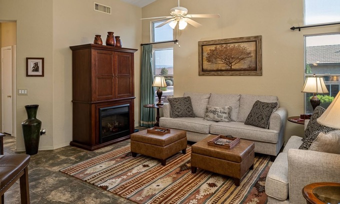 Cottonwood House | Great Cottonwood Location! Community Pool & Hot Tub! - Bronco - S021