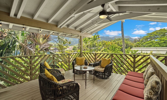 Hanalei House | Great Deal in Hanalei AC and walking distance to attractions with views