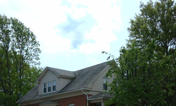 West Plaza House | Great Family Home - Perfect Plaza Location