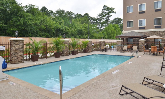 Tomball Condo | Great for Business Travelers! King Suite in Tomball | Shared Outdoor Pool + 24h Fitness Center
