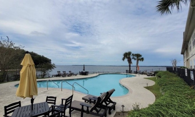 Santee Condo | Great for fishing, boating, golfing or just relaxing.