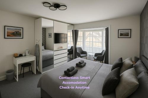 Weymouth Hotel | Great Georges Retreat Central Weymouth Beach Contactless Smart Accommodation