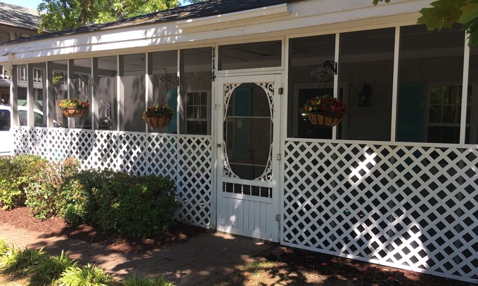 Tranquil Harbour Cottage | Great home for the working traveler. Short term or long term is welcome.