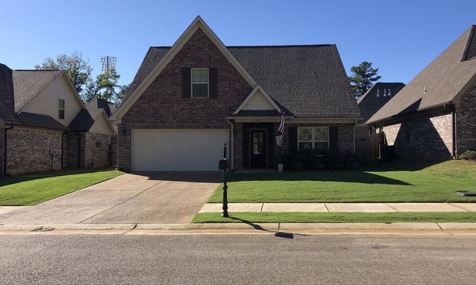 Starkville House | Great home just a mile from campus! Perfect for football and baseball weekends!