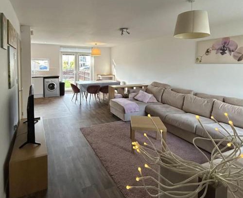 Manchester House | Great House + air conditioning + free car parking