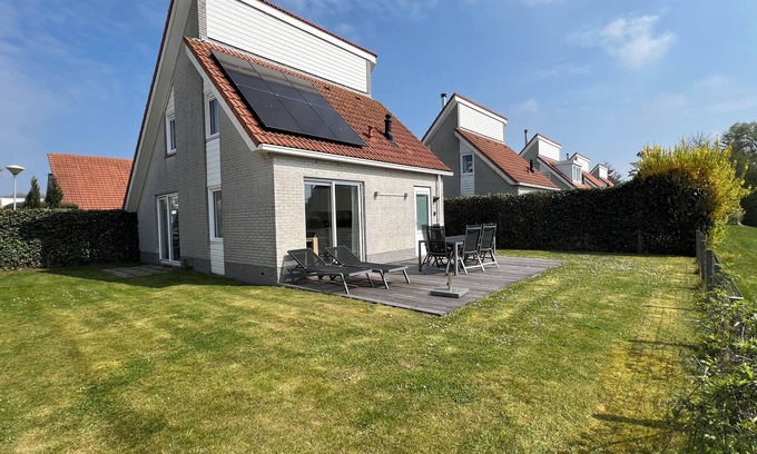 Scharendijke House | Great house by the sea to relax with sauna and fireplace