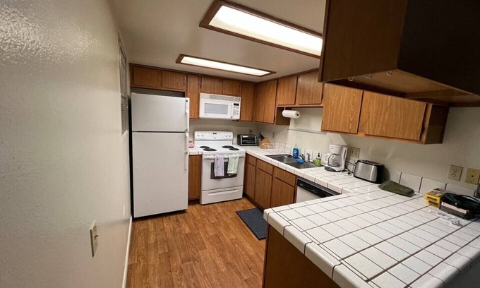 Mammoth Lakes House | Great Location Clean, Quiet, 2BR. New Furniture