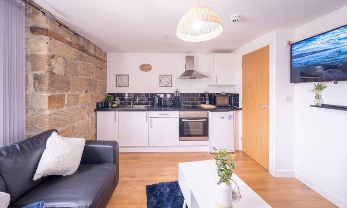 Leeds Apartment | Great Location for Work Near Kirkstall