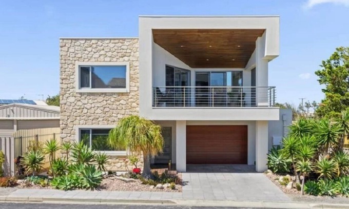 Port Noarlunga House | Great Location views to Noarlunga Jetty and Beach