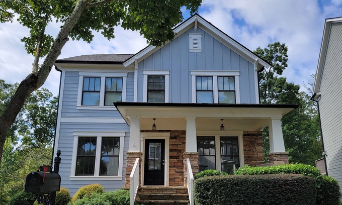 Suwanee House | Great looking property for rent and in prime location!