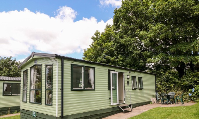 Tavistock House | GREAT MIS TOR, pet friendly, with a garden in Moortown