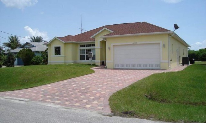 Gulf Cove Villa | Great modern spacious villa beautifully located on the water