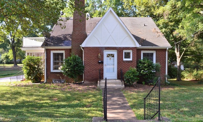 Mooresville House | Great Mooresville location, Perfect for longer-term Guests Who Want A Home Feel