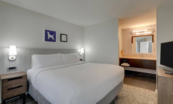 San Jose Resort | Great Pick! Unit with Kitchen, Free Breakfast, Outdoor Pool, Pet-friendly!