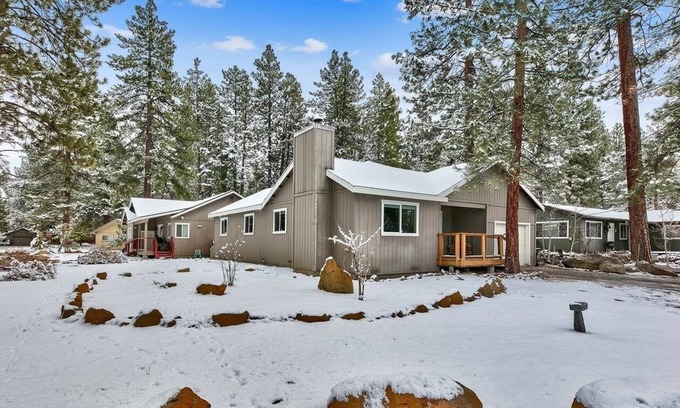 Truckee House | Great price! Cozy family-friendly home 3b2b, in-unit laundry - Max 8 guests