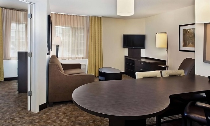 Somerset Hotel | Great Relaxing Overnight Stay! 2 Relaxing units await. Near Billy Bob's Texas