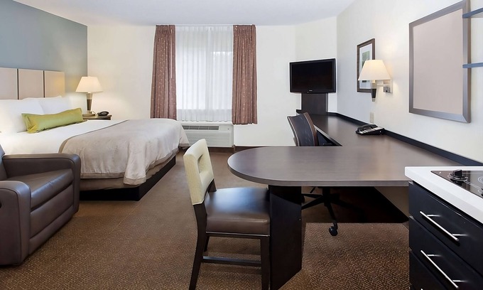 Southfield Hotel | Great Relaxing Overnight Stay! Convenient Room w/Kitchen, FREE Parking