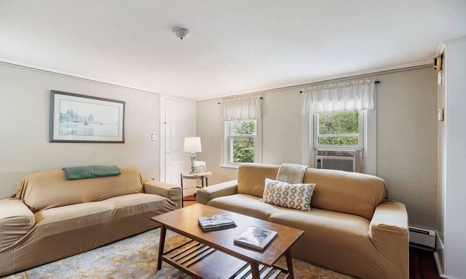 Hamilton Apartment | Great Space to be Together and Spread out