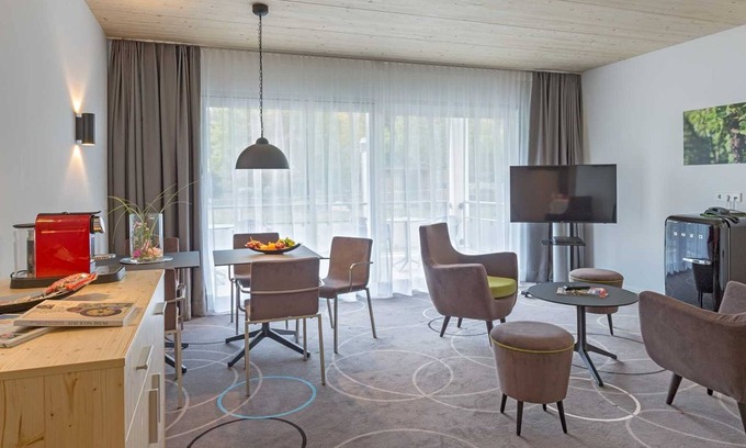 Titisee-Neustadt House | Great Titizy Suite - Brugger's Hotelpark am See