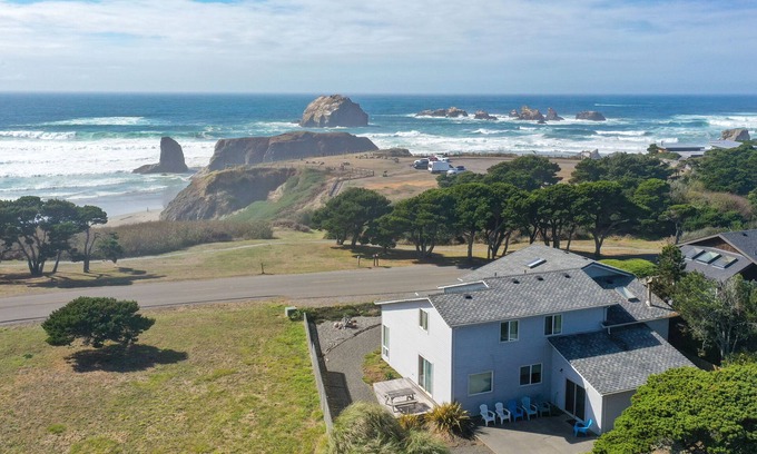 Bandon House | Great Unobstructed View of the Ocean