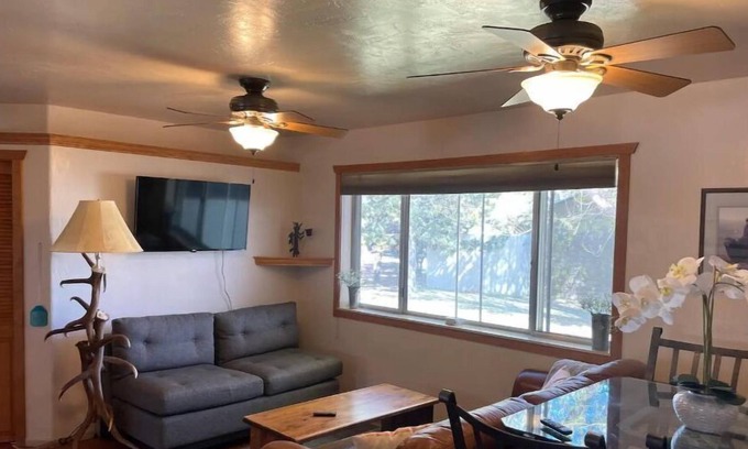Trimble House | Great Views, peaceful, quiet, dogs welcome