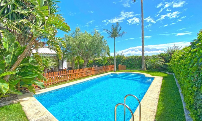 Conil de la Frontera Villa | Great villa with private pool and tropical garden near the beach