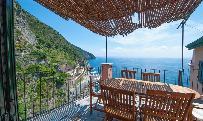 Manarola Apartment | Grecale apartment, with sea view terrace in Manarola