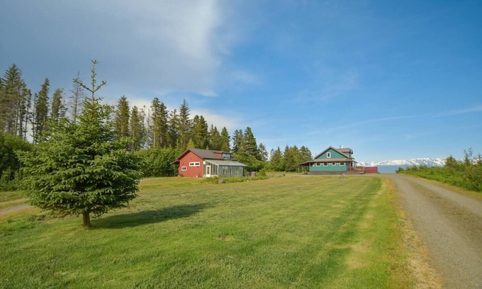 Homer House | Green and Red Houses