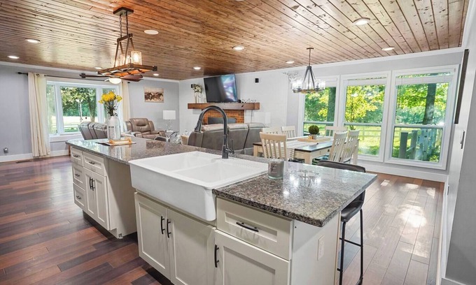 Murfreesboro House | Green Meadow Cabin