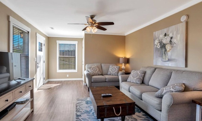 Fairview Apartment | Green Pastures Hideaway