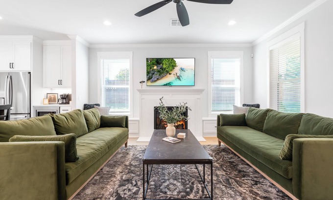 Waco House | Green Retreat on Proctor - 3.5 Bathrooms