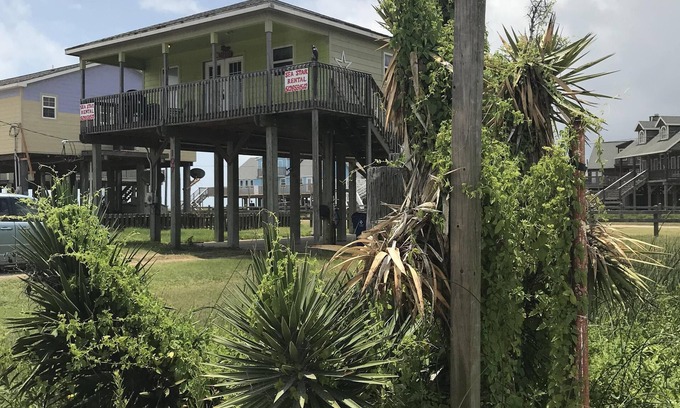 Freeport House | Green Sea Star steps away to beach- Sept26-28 last min @150nt wknd + 10 % off