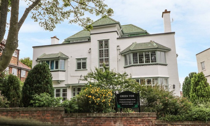 Scarborough House | GREEN TOR, pet friendly, luxury holiday cottage in Scarborough
