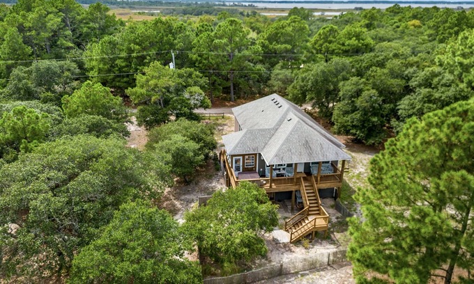 Carova Beach Cottage | Green Wave Cottage @Carova Beach NC 4x4 Artsy Nature Private Retreat π π΄ Hottub