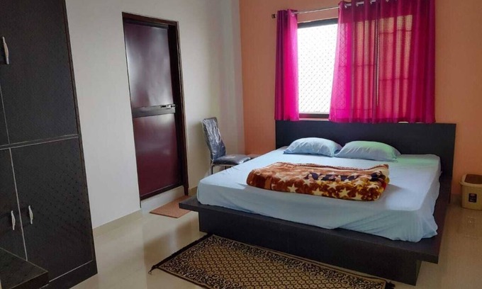 Sirala House | Green Zone Homestay | 4BD House | Cook & Garden