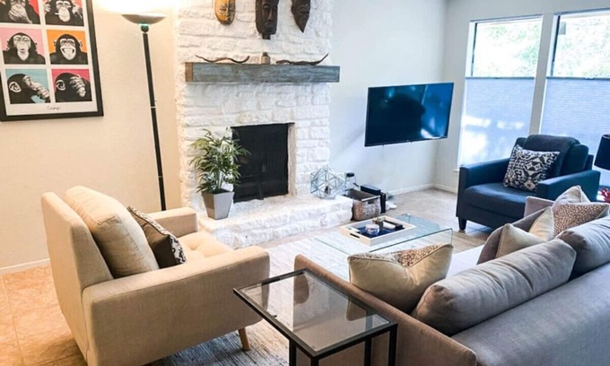 Barton Hills House | Greenbelt Access & Views, Close to DT