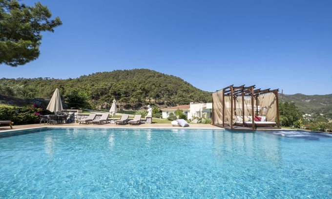 Avlana House | Greenery Home with Shared Pool in Marmaris