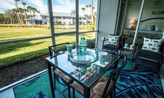 Naples Condo | Greenlinks/Lely - Vibrant coastal flair condo w/office space-Grounds/lake views-Resort Amenities